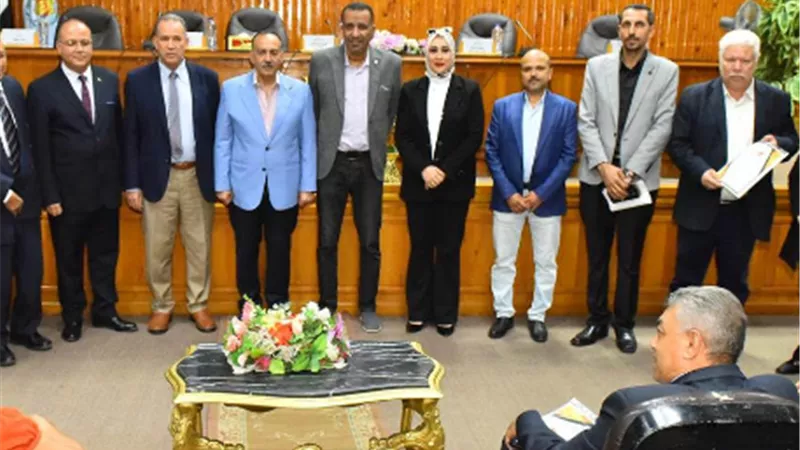محافظ أسيوط يكرم الفائزين في المسابقات العلمية الدولية