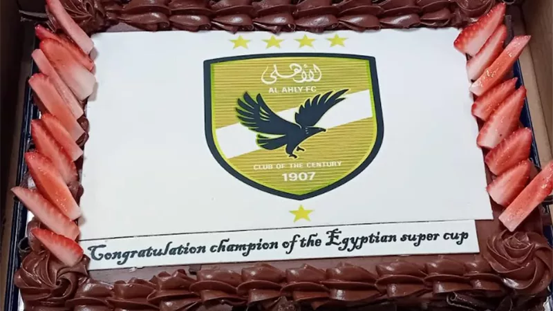 مصر للطيران تحتفل بتورتة كأس السوبر مع الأهلي