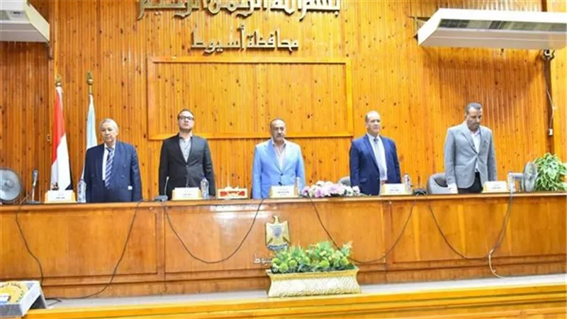 محافظ أسيوط يكرم الفائزين بالمسابقات العلمية الدولية