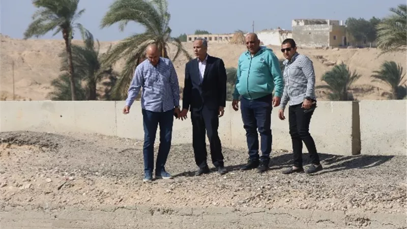 سكرتير بنى سويف يتفقد مخر السيل وبحيرات التجميع بقرية سنور