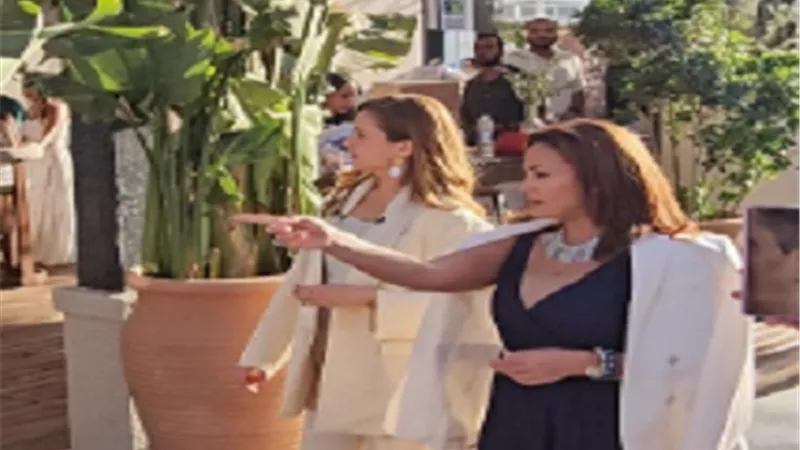 جولة تفقدية لـ هند صبرى وربا أبى راشد فى مهرجان الجونة