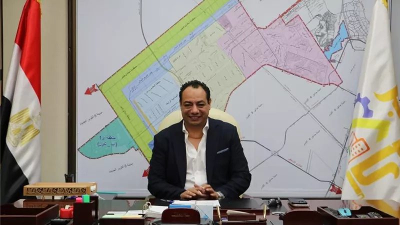 رئيس جهاز 6 أكتوبر:الانتهاء من تركيب سلالم كهربائية ببعض كباري المشاة بطريق الواحات