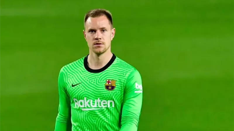كلاسيكو الأرض .. 5 لاعبين أبرزهم تير شتيجن .. غيابات برشلونة أمام ريال مدريد