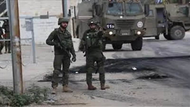 الجيش الإسرائيلي يقتل فلسطينيا بالضفة ويعتقل 15 بينهم أطفال