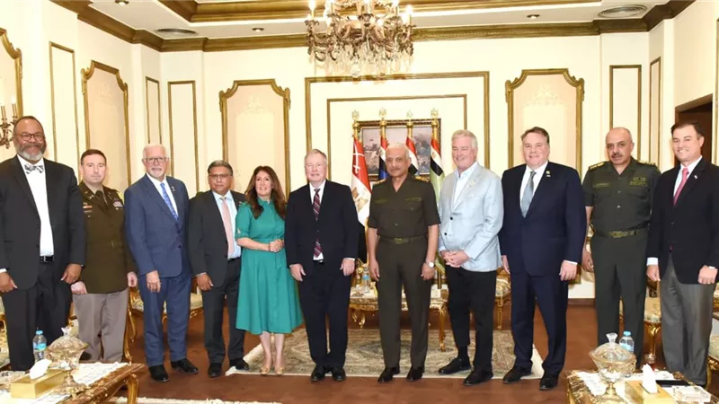 وزير الدفاع يلتقى عضو لجنة الخدمات المسلحة بمجلس النواب الأمريكى
