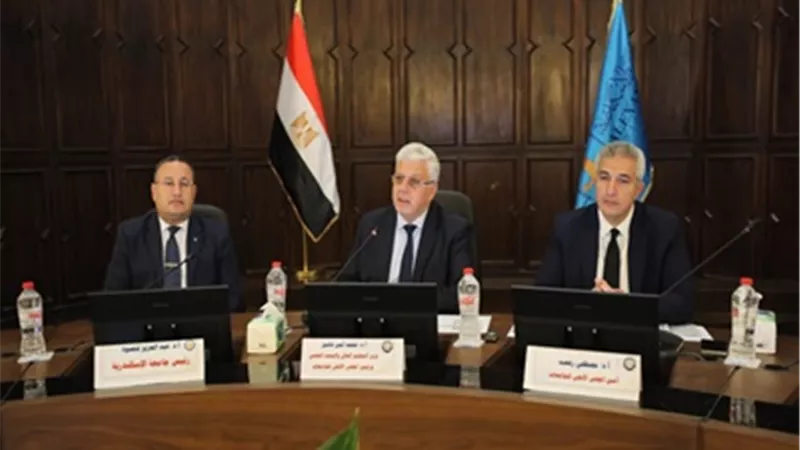 عاشور: تفعيل دور التحالفات الإقليمية بين الجامعات والمؤسسات الصناعية