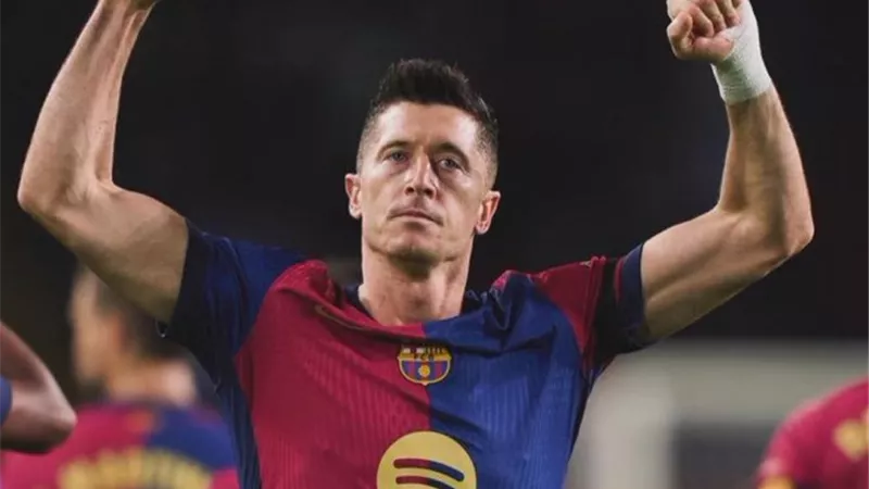 كلاسيكو الأرض .. ليفاندوفسكي يسجل الثاني لبرشلونة