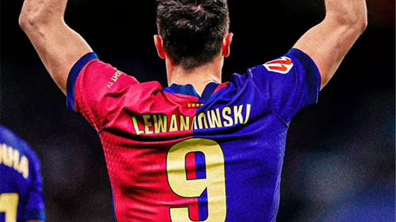 ليفاندوفسكي رجل مباراة ريال مدريد وبرشلونة في الدوري الإسباني