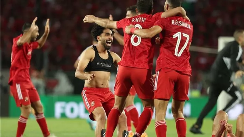 غيابات الأهلي في مباراة العين الإماراتي .. شاهد المحمودي يكشف