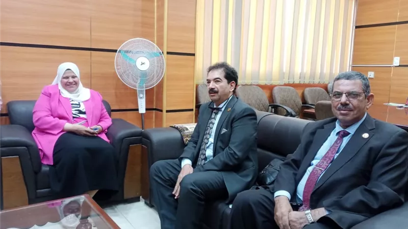 تنظم دورات للطلاب الأوائل و معلمى الفيوم فى التكنولوجيا والذكاء