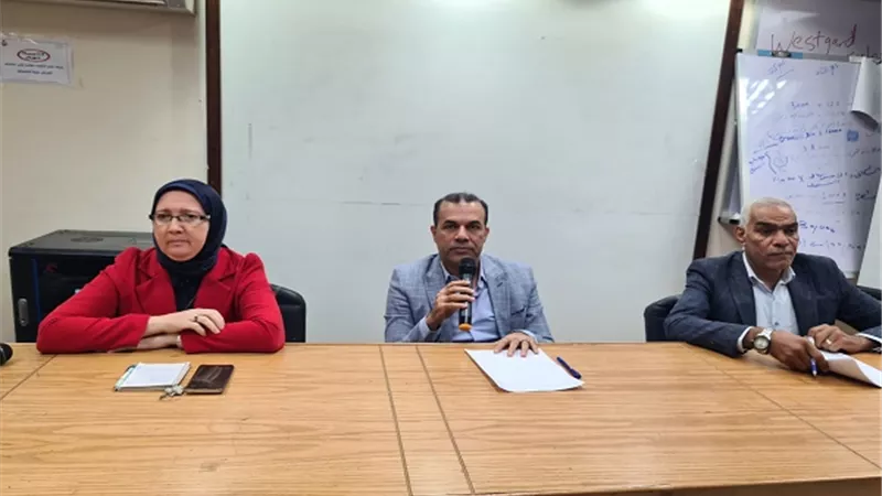 وكيل صحة البحيرة يناقش مطالب الإدارات الصحية بكفر الدوار وادكو