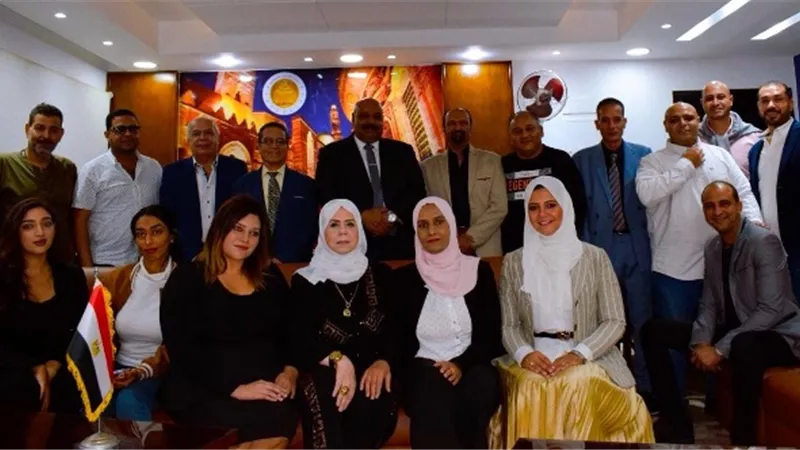حزب الشعب الجمهورى بمدينة الشروق يكرم مديرة الطب البيطرى.. بالصور