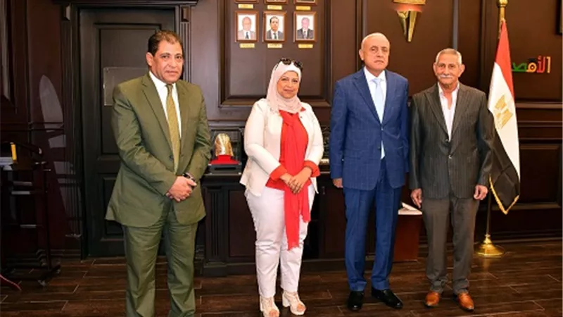 الثروة الحيوانية فى لقاء محافظ الأقصر مع نقيب الأطباء البيطريين