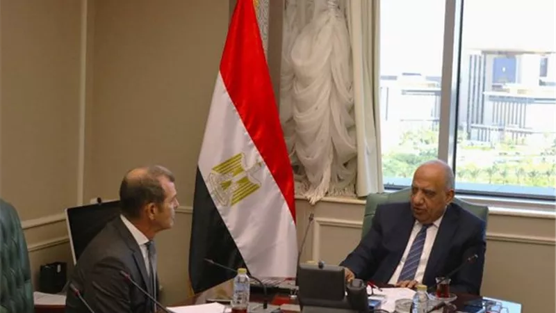 وزير الكهرباء يبحث مع