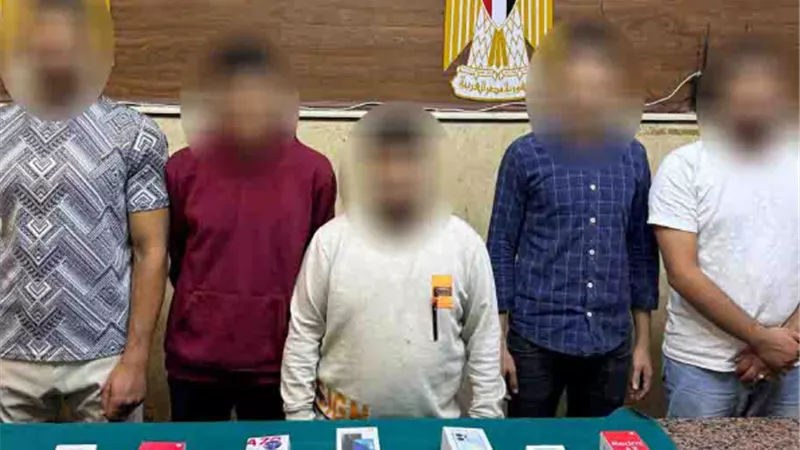 القبض على 12 لصًّا لسرقة دراجات نارية وهواتف ومطعم ومحال بالقاهرة
