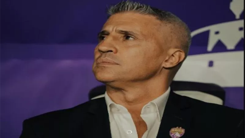 تقارير إماراتية تُهاجم مدرب العين قبل مواجهة الأهلي