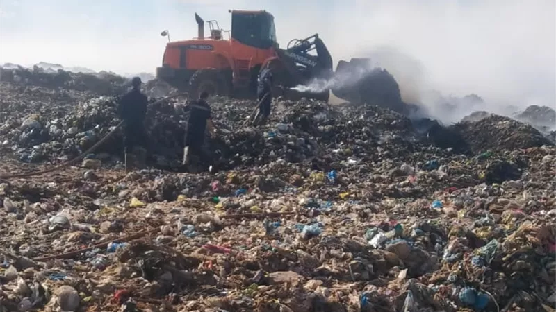 شركة مياه الشرب بمطروح تشارك في إطفاء حريق بمصنع إعادة تدوير