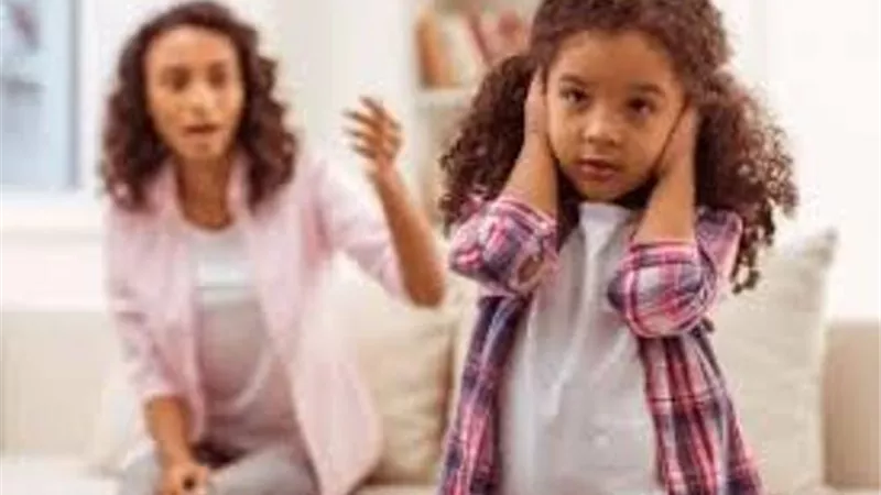 أهمها الصبر..خطوات تساعدك على التعامل مع طفلك العنيد