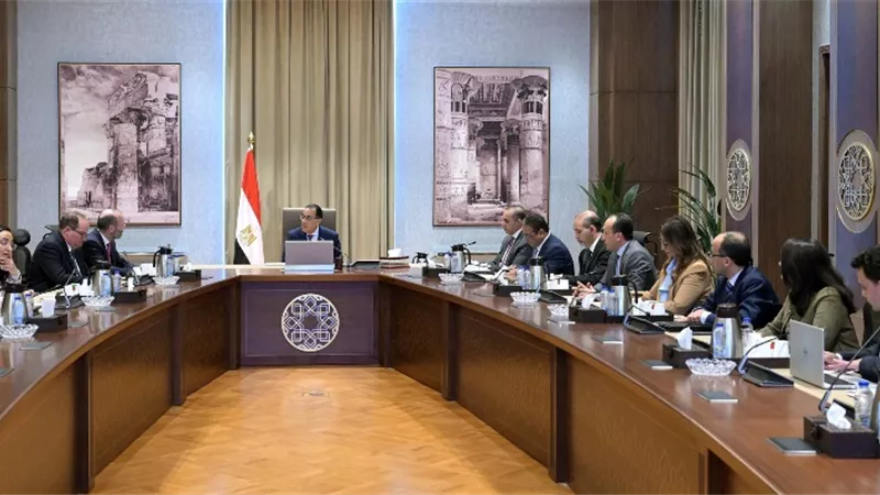 رئيس الوزراء يلتقي رئيس مجموعة حزب الشعب الأوروبي