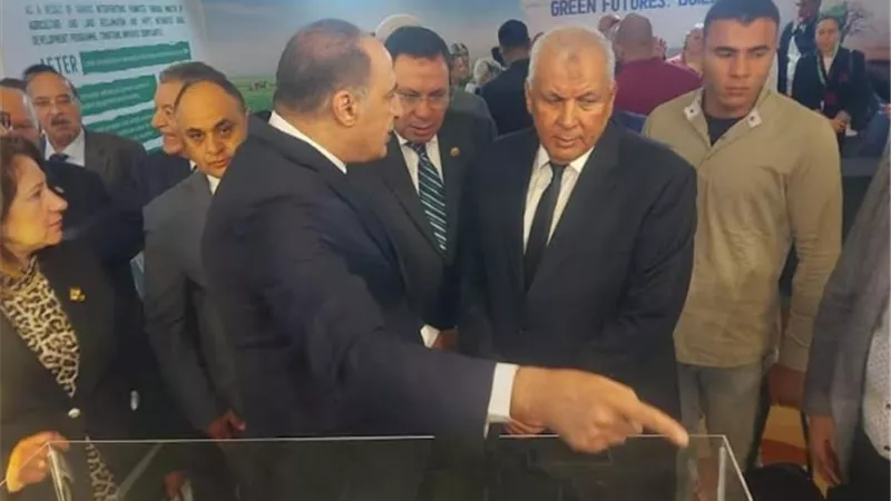 محافظ الوادي الجديد يشهد افتتاح المعرض الدولي للزراعة الذكية