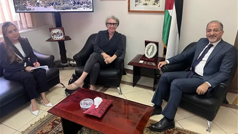 مندوب فلسطين يستقبل سفيرة فنلندا في مقر المندوبية بالقاهرة