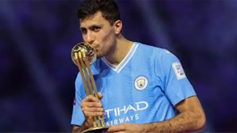 ليس فينيسيوس.. صورة مسربة تكشف هوية الفائز بالبالون دور 2024
