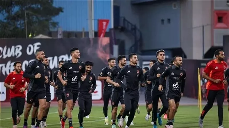الأهلي يختتم استعداداته لمباراة العين غدا