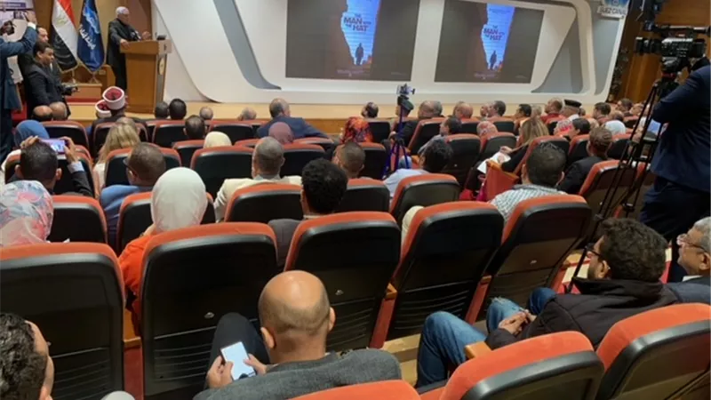 زاهى حواس في الاسماعيلية: حملة شعبية لاستعادة رأس نفرتيتي
