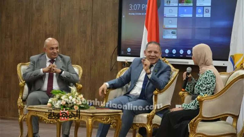 رئيس جامعة دمياط يلتقي بطلاب المدن الجامعية
