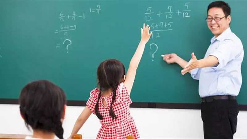 فى غمرة العام الدراسي..10حقوق للمُعلم على طُلابه يجب مراعتها