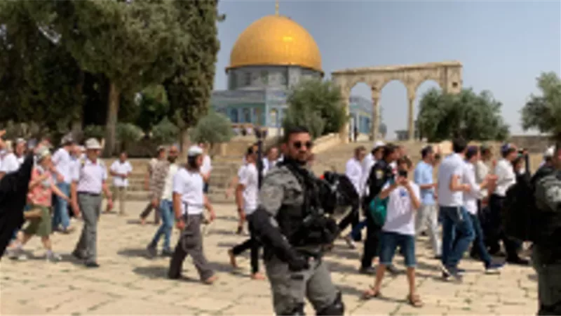 مستوطنون يقتحمون المسجد الأقصى بحماية قوات الاحتلال الإسرائيلي