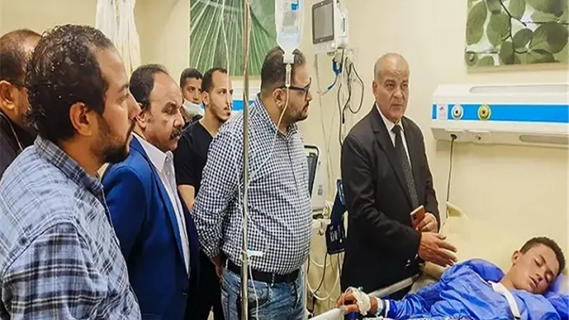 مدير التعليم ببورسعيد يطمئن على طلاب حادث الشادر