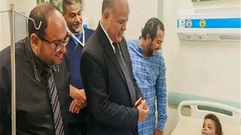 مدير التعليم ببورسعيد يطمئن على طلاب حادث الشادر