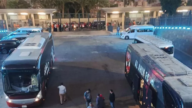 العين الإماراتي يصل إستاد القاهرة إستعداداً لمواجهة الأهلي
