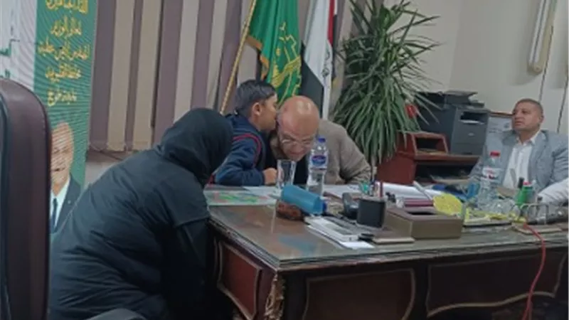 توفير سكن وفرص عمل.. ابرز قرارات محافظ القليوبية خلال لقائه بالمواطنين بطوخ