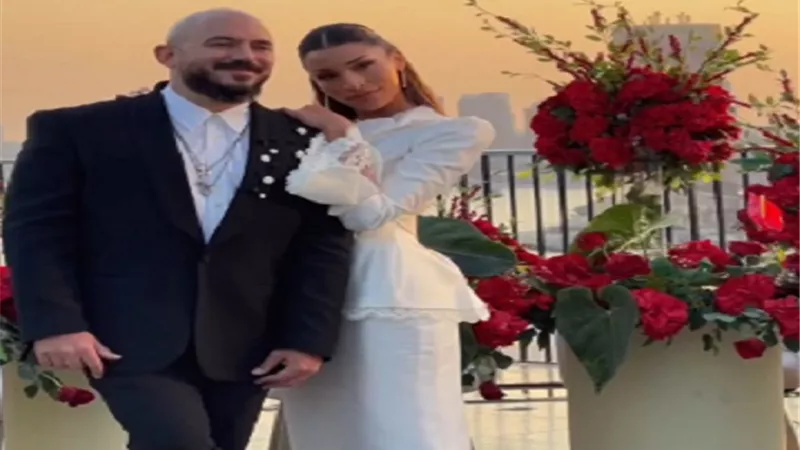 محمود العسيلي يحتفل بقراءة الفاتحة على فتاة من خارج الوسط الفني