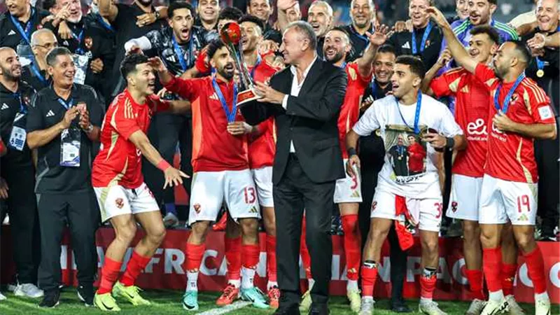 محبوب الخطيب .. شاهد إبراهيم عبد الجواد عن لقطة الخطيب مع الشناوي