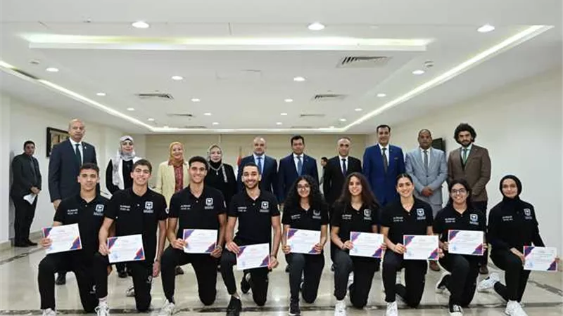 وزير الرياضة يكرم ناشئى وناشئات منتخب السلاح