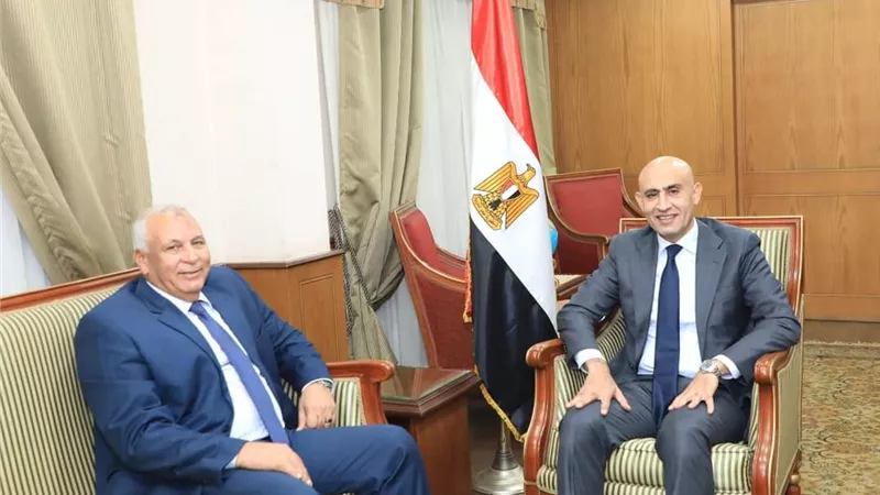 وزير التعليم يلتقي محافظ الوادي الجديد لبحث انشاء أول مدرسة STEM