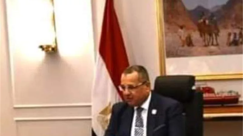 لرفع المعاناة عن المواطنين والزائرين.. محافظ جنوب سيناء يجتمع مع الجهات الامنية