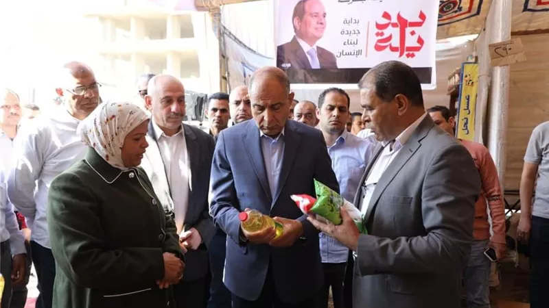 كدواني يفتتح معرضا لبيع السلع واللحوم بأسعار مخفضة ببني مزار