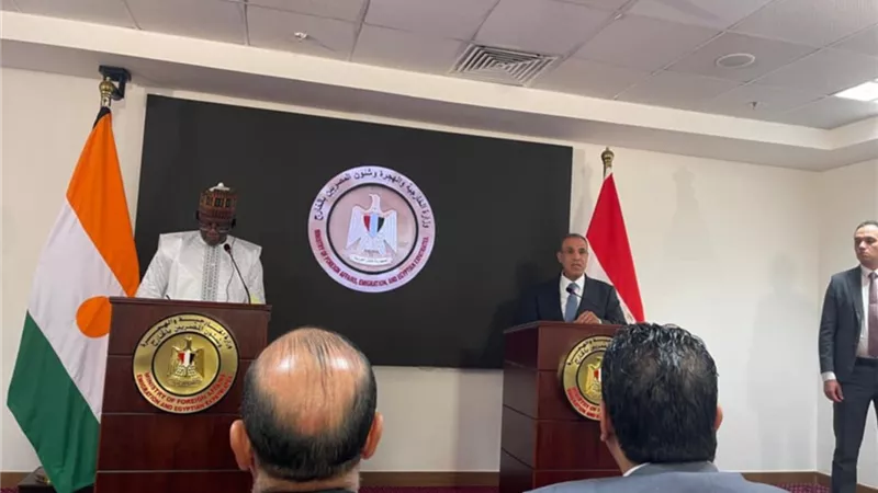 بدء المؤتمر الصحفي بين وزير الخارجية ونظيره بجمهورية النيجر