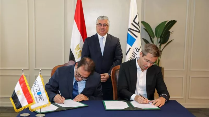 جمال الدين يشهد توقيع عقد مشروع شركة بيرل لإنتاج البولي يوريثان