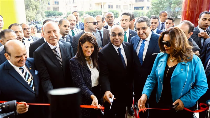 افتتاح مركز خدمات مصر بمنطقة المقطم في القاهرة