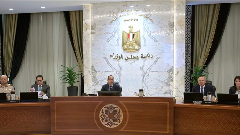 مدبولي يوجه الوزراء بالرد على ما يثار على وسائل التواصل الاجتماعي
