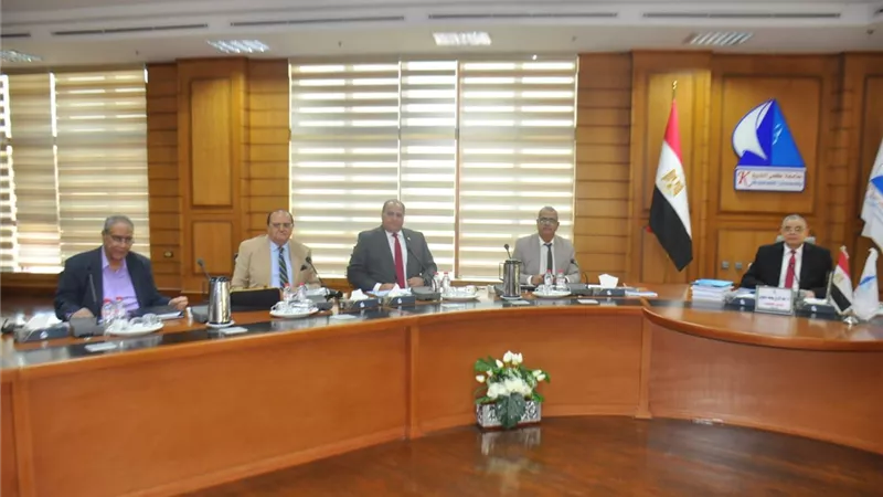 رئيس جامعة كفر الشيخ يترأس لجنة اختيار عميد كلية التربية الرياضية
