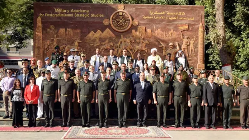 الأكاديمية العسكرية تنظم فعاليات اليوم الوطنى للدارسين الوافدين