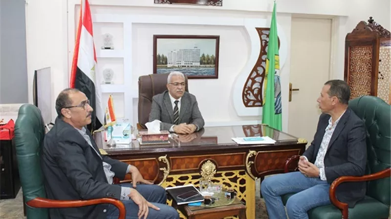 مدير تعليم الإسماعيلية يستعرض آخر مستجدات مبادرة جسور