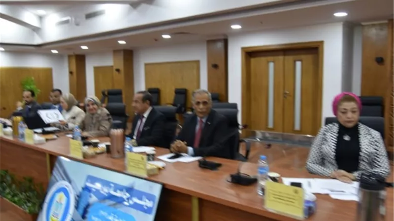 اللواء حبشى يشارك مجلس جامعة بورسعيد اجتماعه الدورى