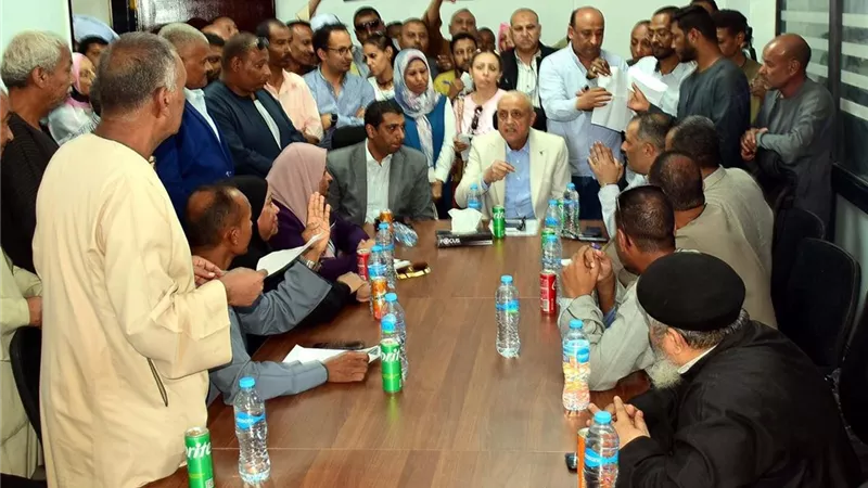 محافظ الأقصر يستجيب لمطالب أهالى قرية النمسا بإسنا